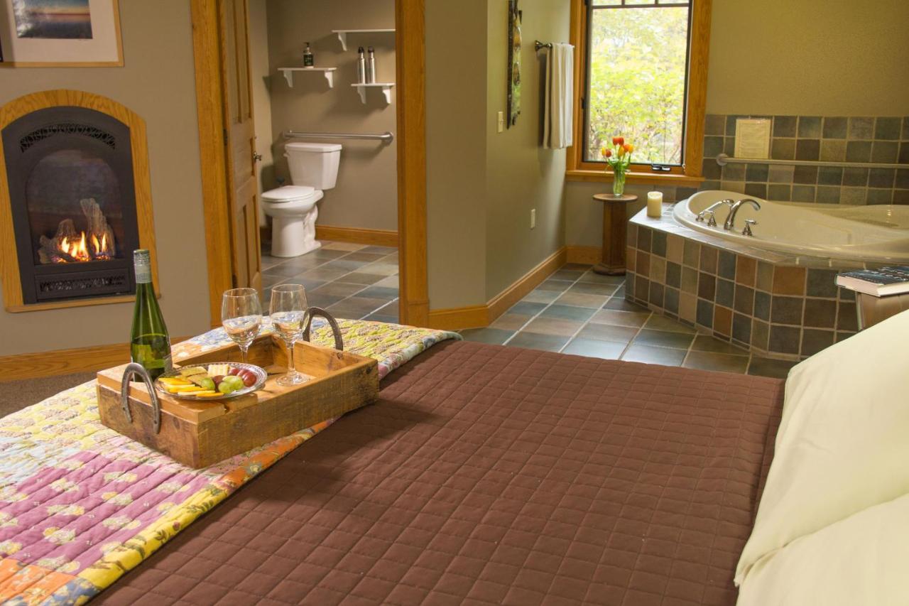 Pinehurst Inn Bed & Breakfast Bayfield Eksteriør bilde