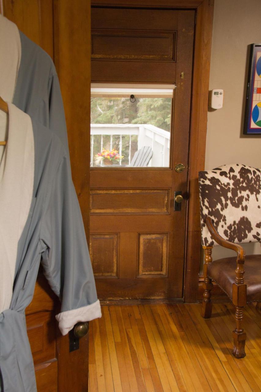 Pinehurst Inn Bed & Breakfast Bayfield Eksteriør bilde